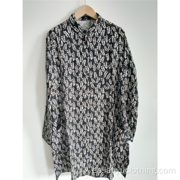 Camisa negra estampada con cuello alzado para mujer